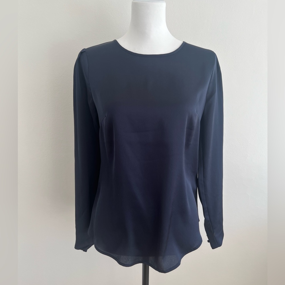 Banana Republic navy long sleeved blouse with button detail. Size XS.
